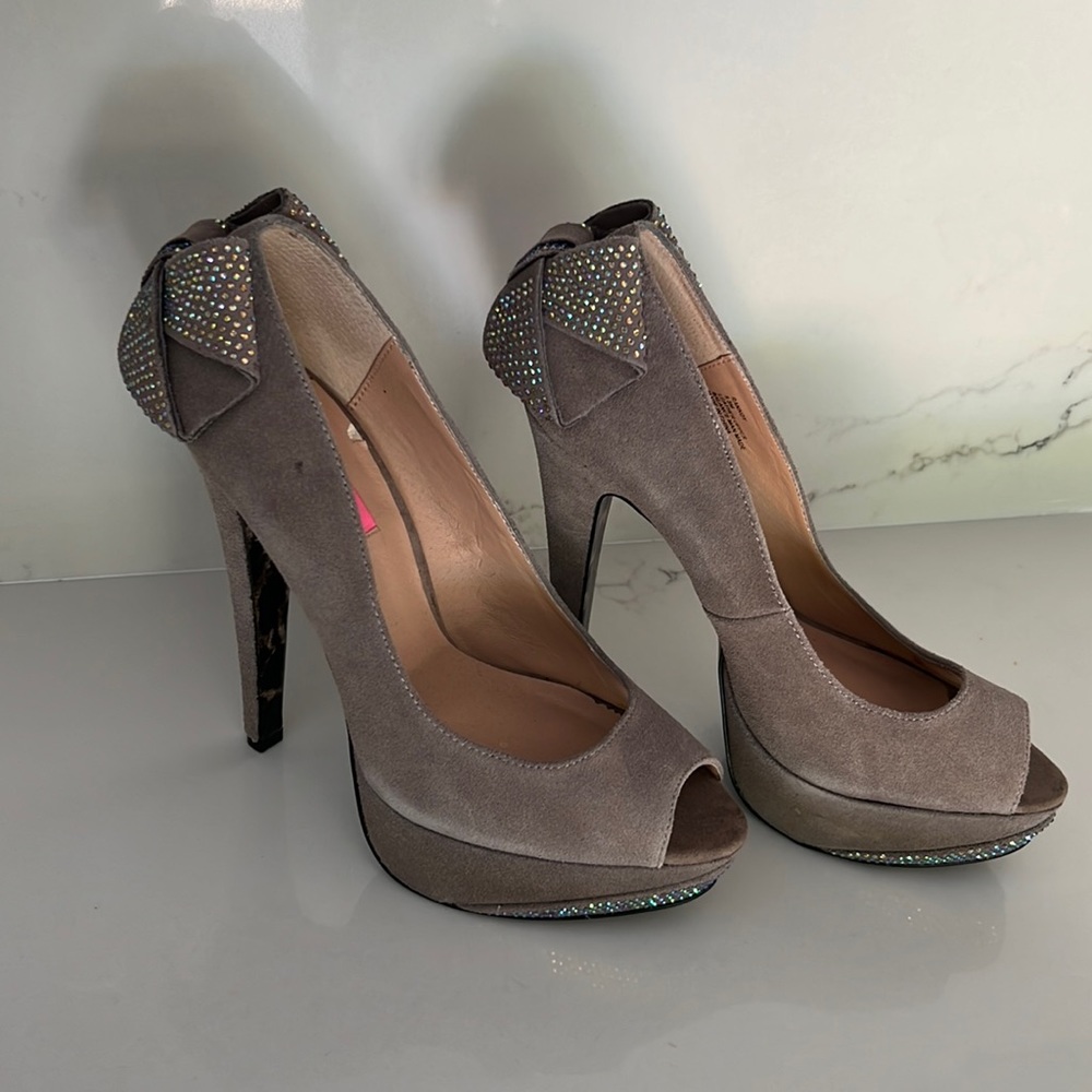 Betsy Johnson 5.5” ‘Ranndy’ heels - size 9.5M